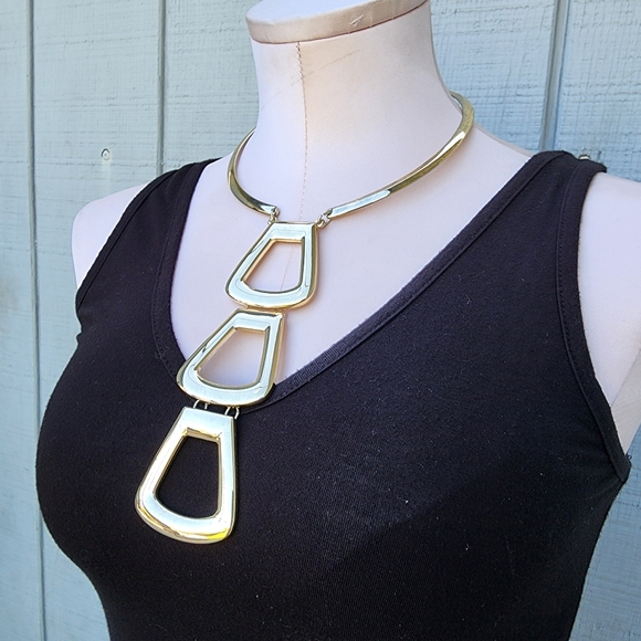 White House Black Market Golden Metal Choker Necklace Triple Chunky Pendant EUC - Picture 1 of 9